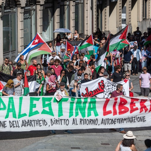 «Il silenzio non è più un'opzione»: corteo pro-Palestina a Lugano