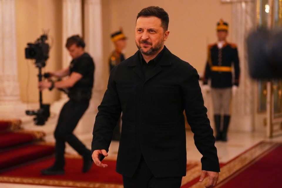 Zelensky: «Mosca è pronta a usare il missile Oreshnik, andate nei rifugi»
