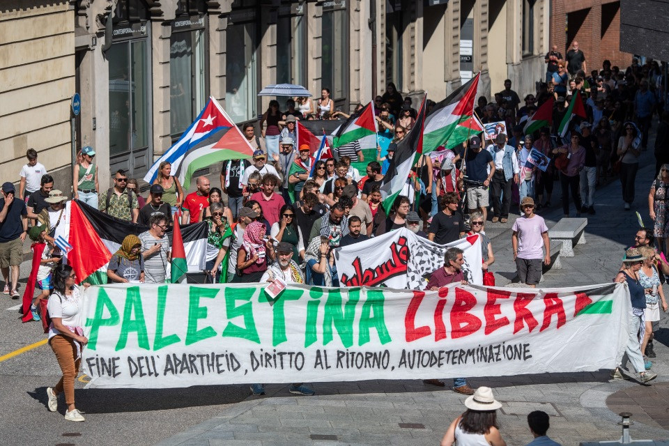 «Il silenzio non è più un'opzione»: corteo pro-Palestina a Lugano