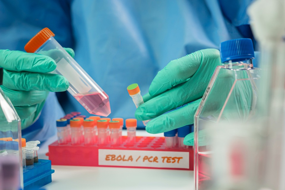 Ebola, approfondimenti sanitari in corso a Milano per due persone con febbre rientrate dall'Uganda