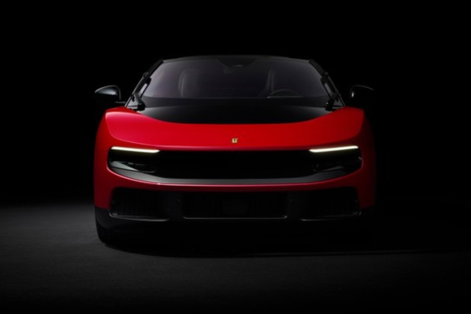 E Luce fu: Ferrari cambia tutto con la sua prima elettrica