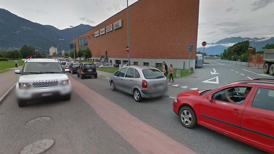 Opere di pavimentazione a Tenero-Contra