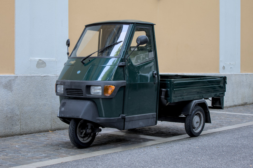 Italia, con la moto Ape in autostrada: multato turista svizzero