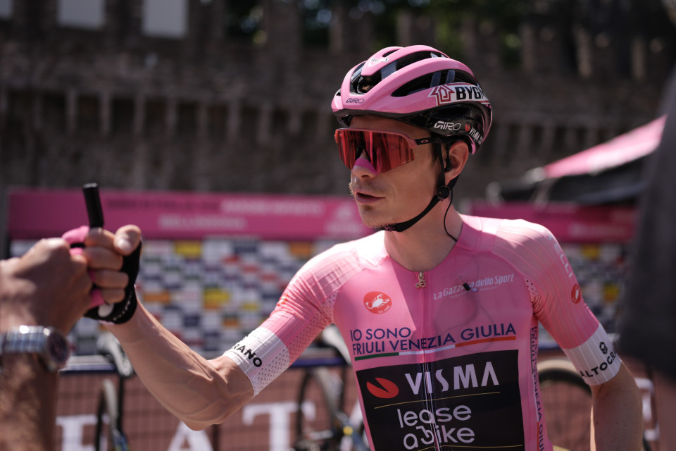 A Jonas Vingegaard la tappa ticinese del Giro d'Italia
