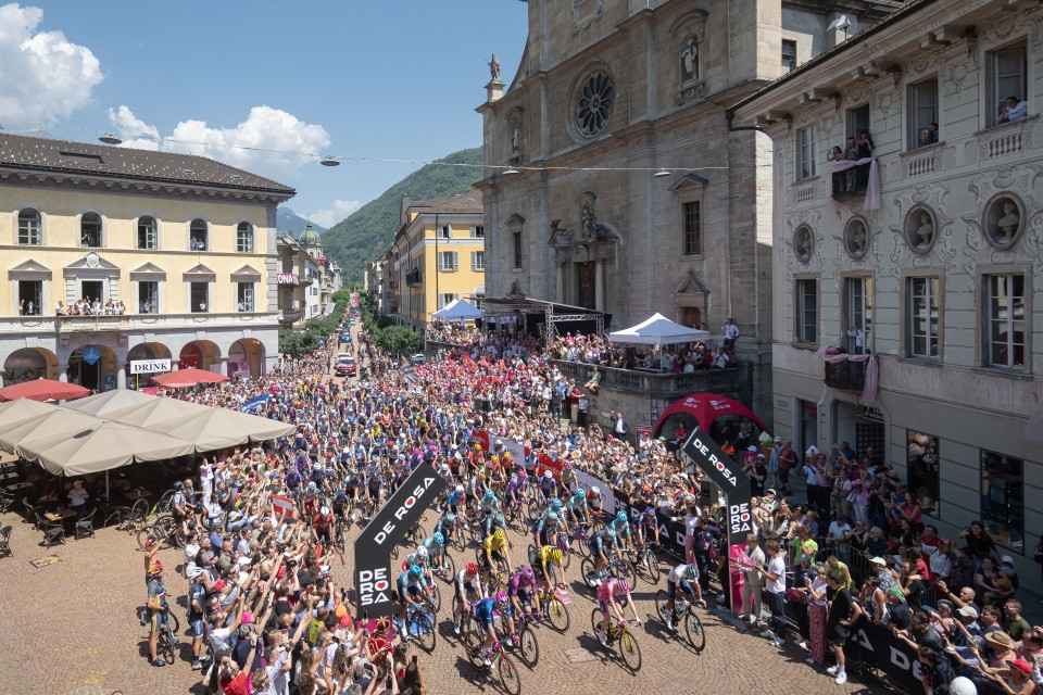 Il Giro d'Italia e quelle emozioni a bordo strada vissute appieno da 50 mila persone