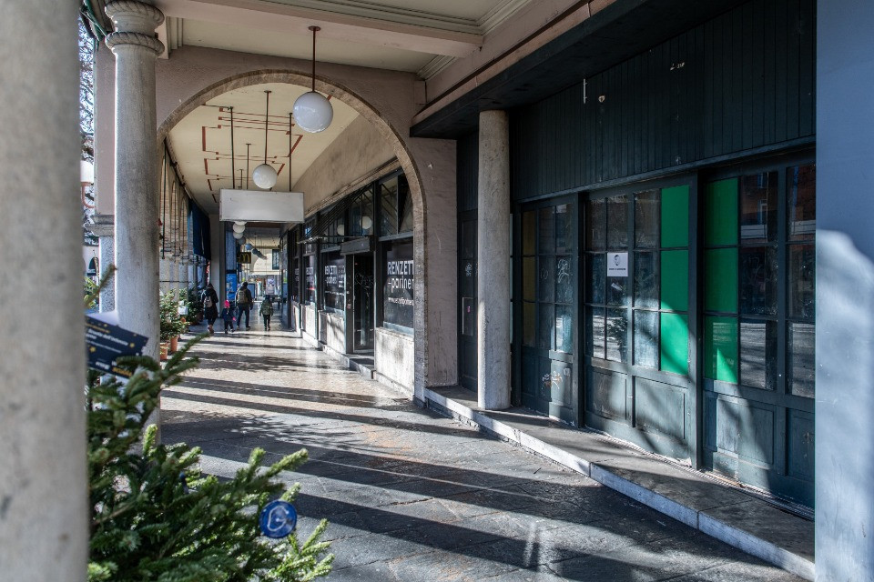 Palazzo Urbania a Muralto, botta e risposta sui portici