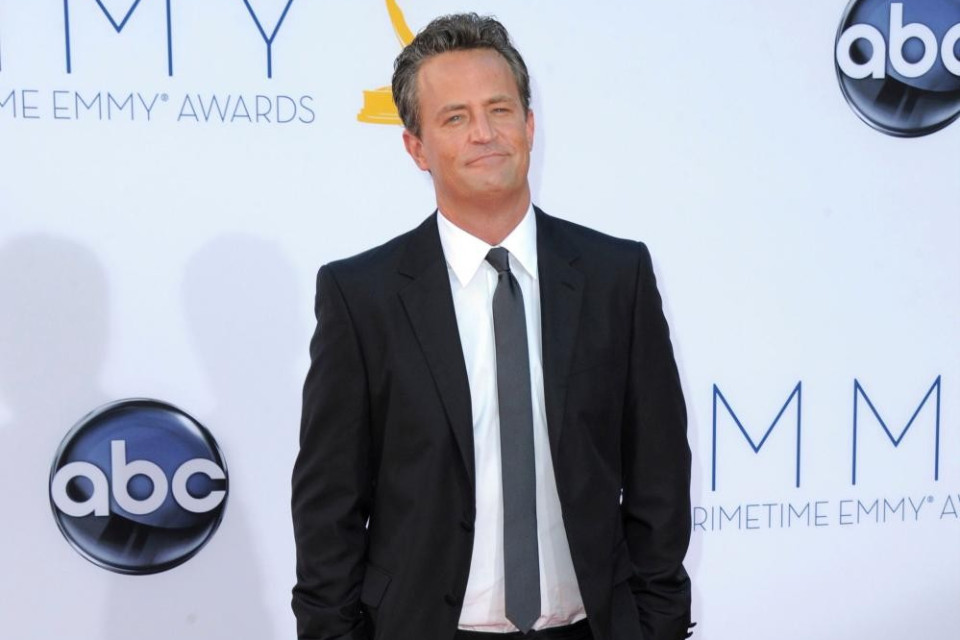 Condannato l'assistente personale di Matthew Perry
