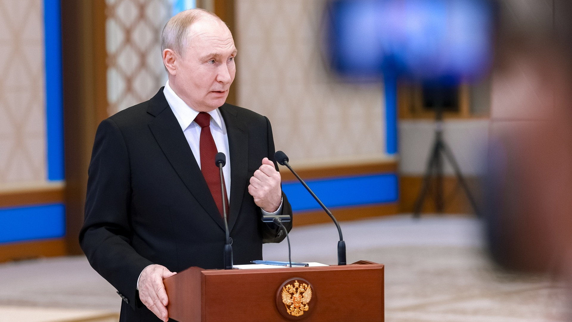 Putin si sfila: «Basta bugie, non vogliamo attaccare l'Europa»
