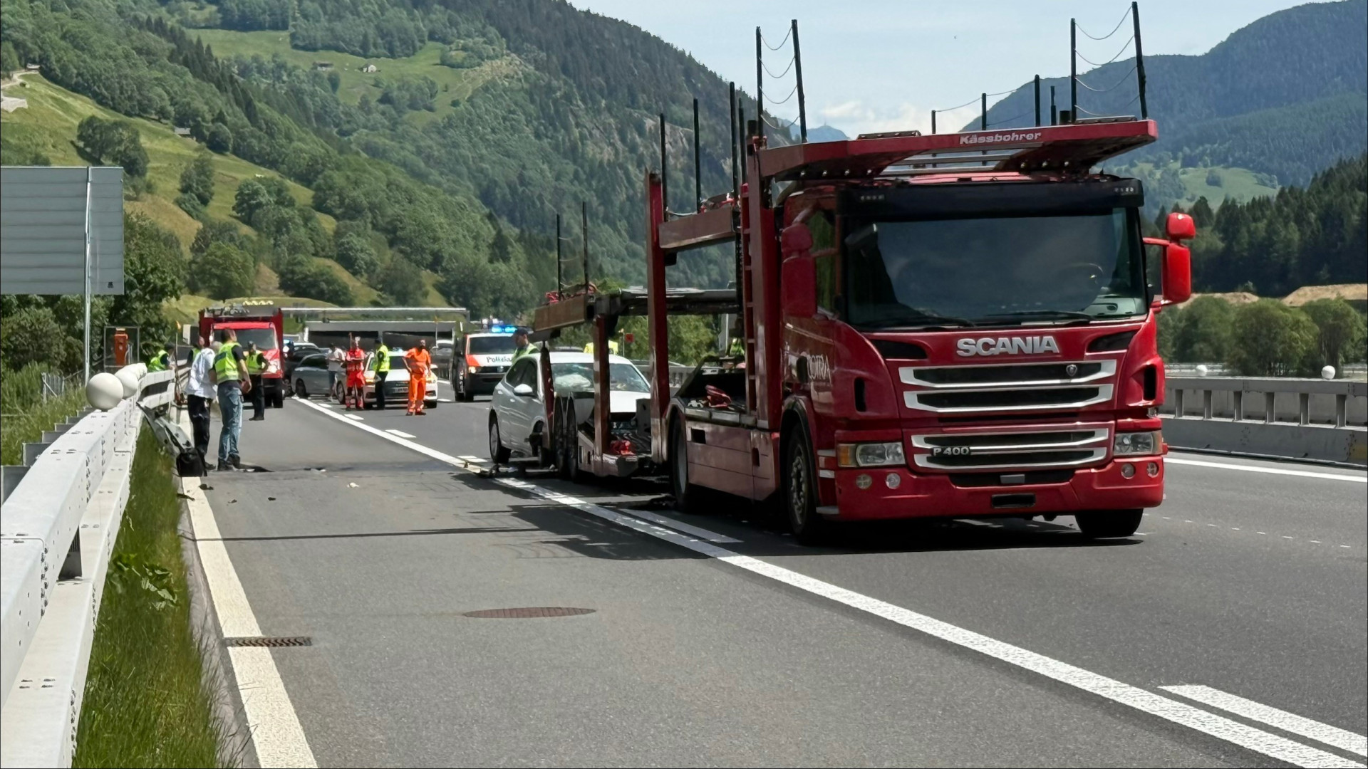 Auto tampona un camion ad Ambrì, deceduta una passeggera