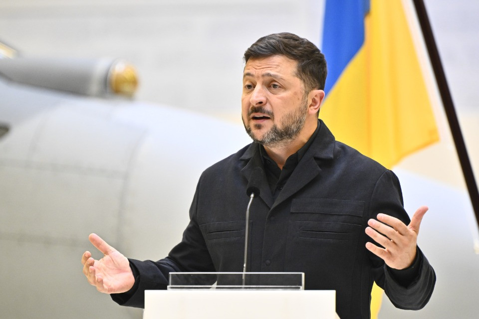 Zelensky allinea le sanzioni con l'UE: nel mirino 120 individui e organizzazioni