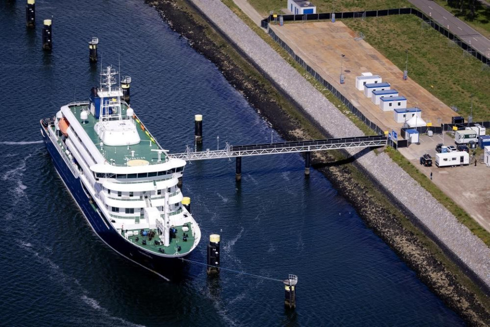 Riprende il mare la Hondius, la nave olandese dell'hantavirus