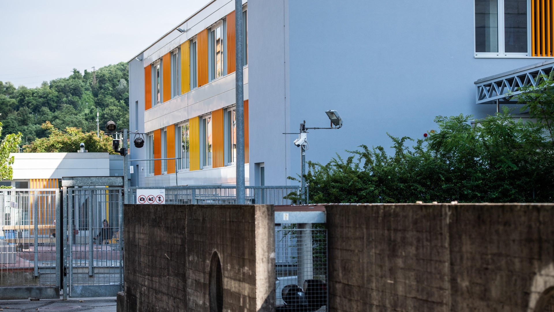 Centro per richiedenti l’asilo di Chiasso, la SEM: «Annullati tutti i servizi dei fornitori esterni»