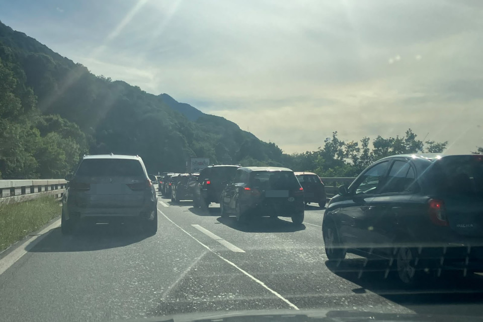 Ponte del Corpus Domini, traffico intenso sull'A2