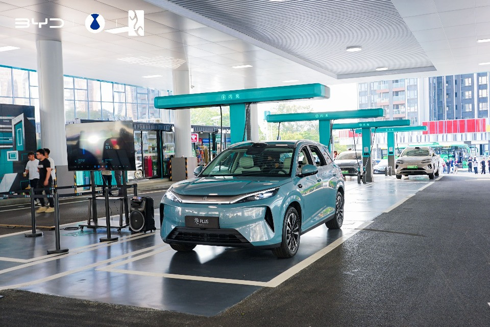 L'Elon Musk cinese: «A breve in Svizzera l'auto elettrica si ricaricherà in 9 minuti, sarà una rivoluzione»