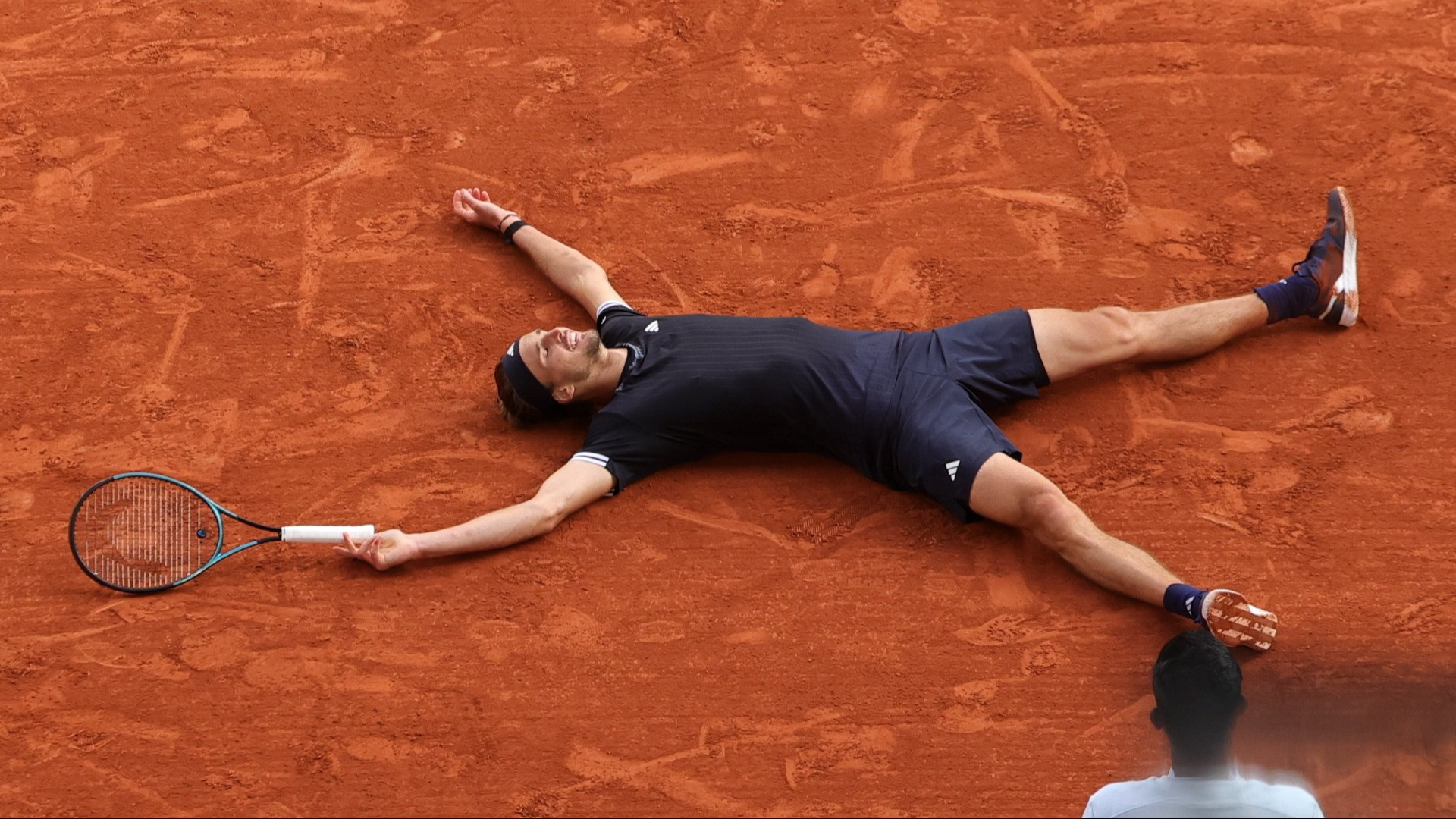 Alexander Zverev è il re di Parigi: battuto Flavio Cobolli, ecco il primo Slam