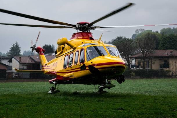 Un'auto travolge 5 pedoni nel Luinese: morta una 17.enne