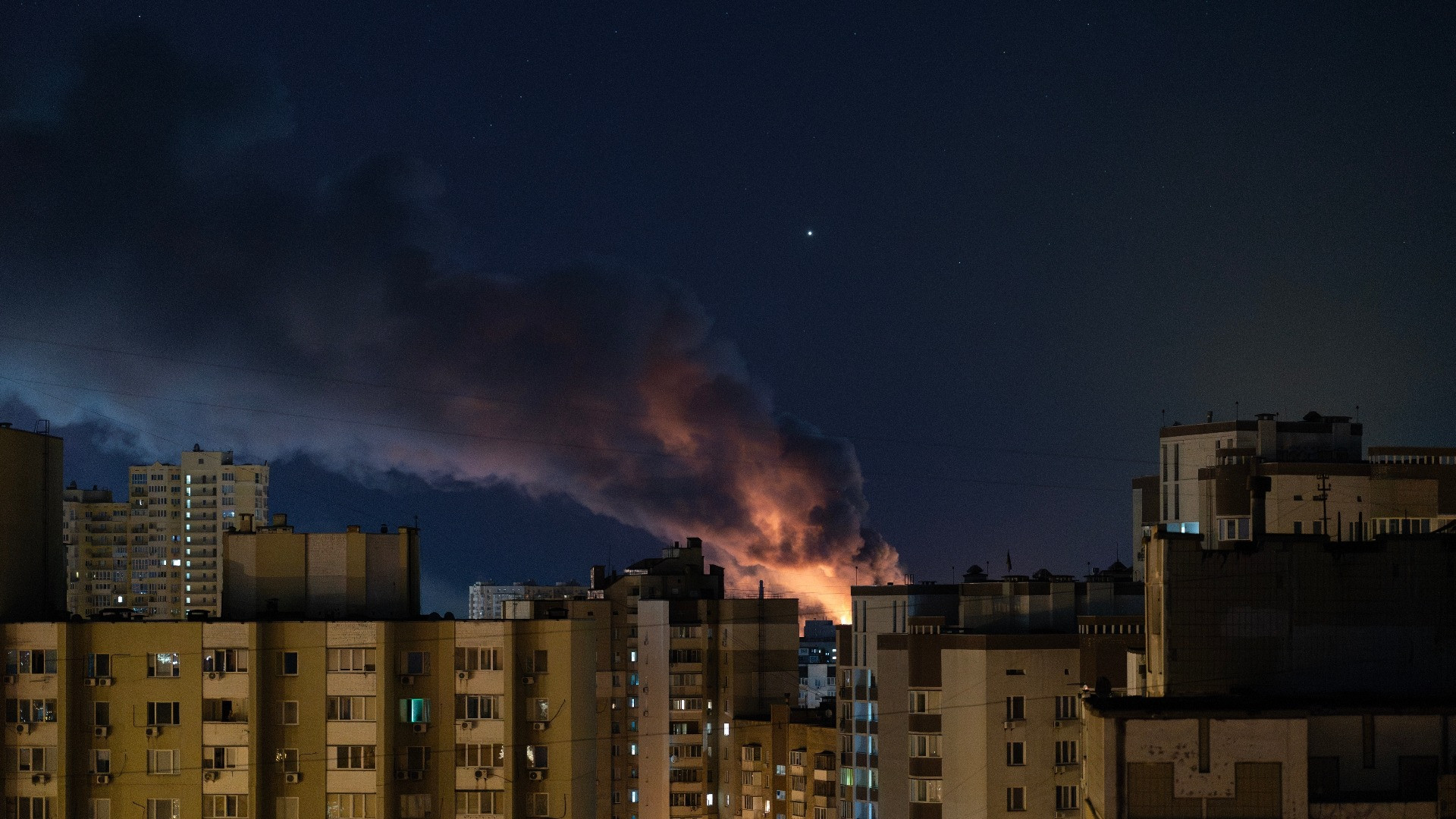 Maxi attacco di Kiev: «Abbattuti oltre 320 droni ucraini nella notte»