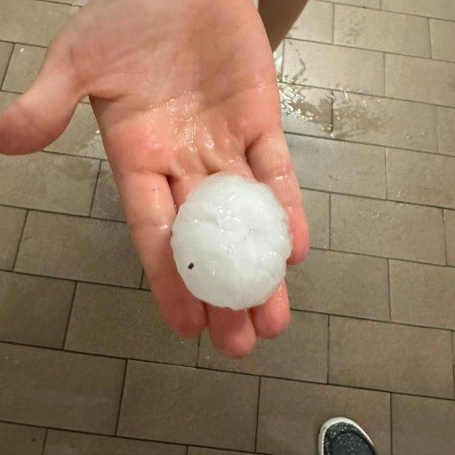 Come Locarno nel 2023: una supercella colpisce il Sottoceneri, chicchi di grandine fino a 5 cm