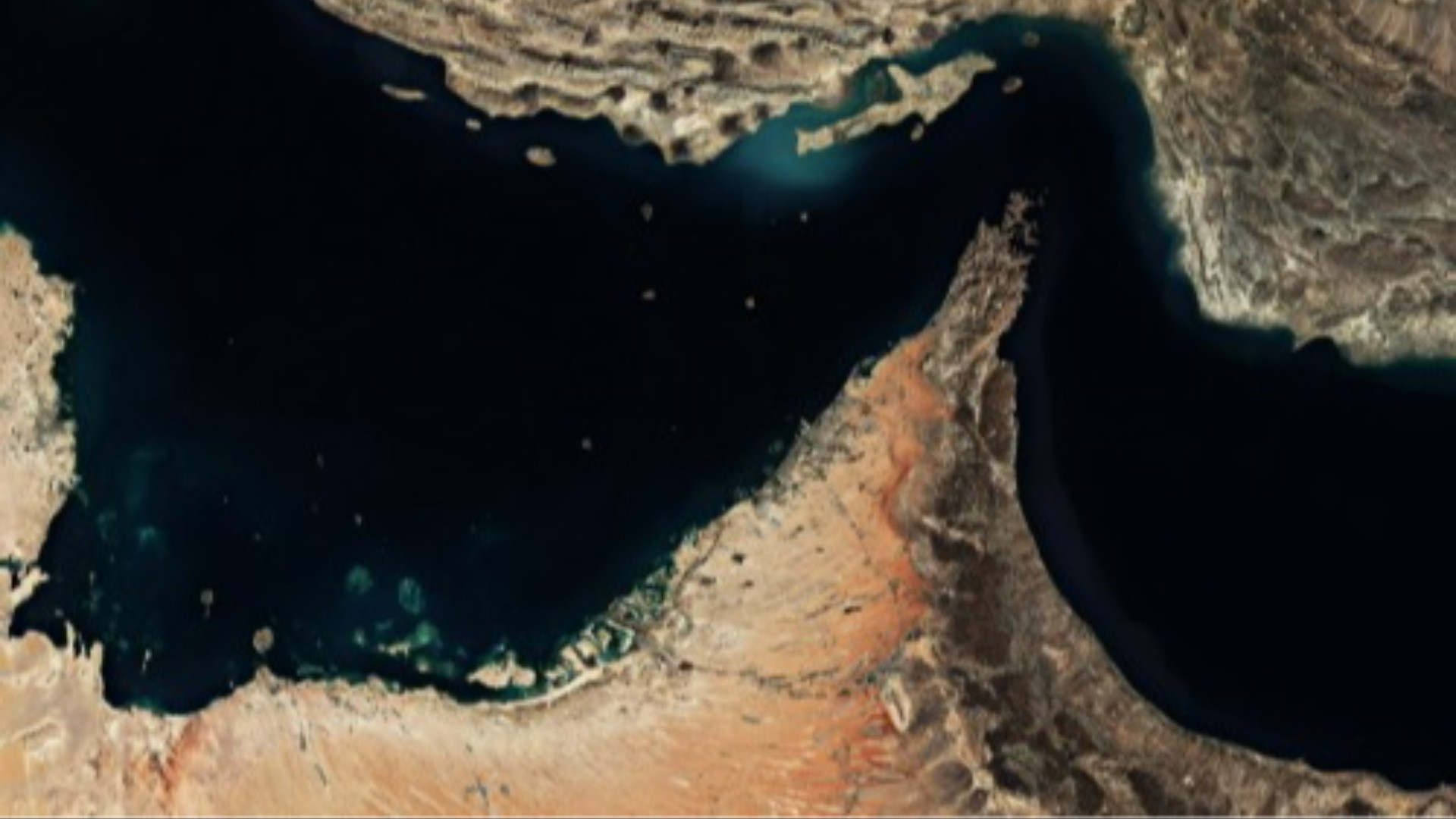 L'Iran annuncia la chiusura totale di Hormuz «fino a nuovo ordine»