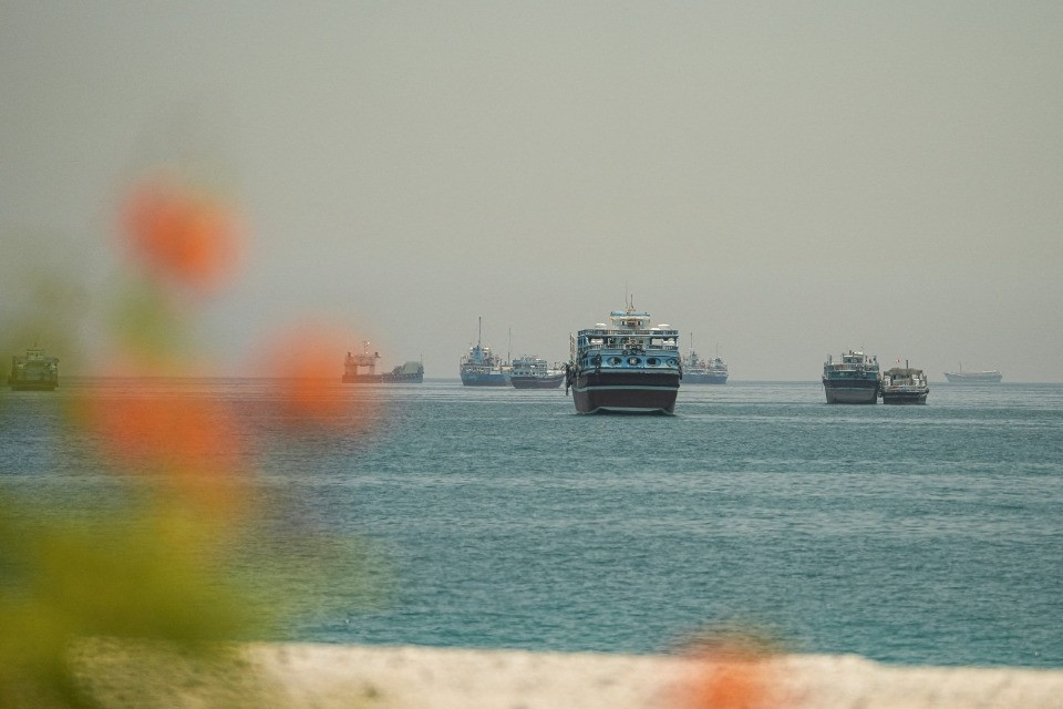 Nuovi bombardamenti Usa sull'Iran: Teheran reagisce e promette di chiudere Hormuz