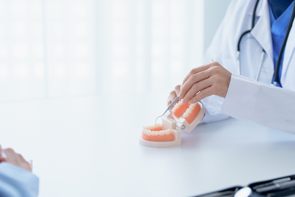 La salute dei denti, non una doppia tassa ma un bisogno per la popolazione
