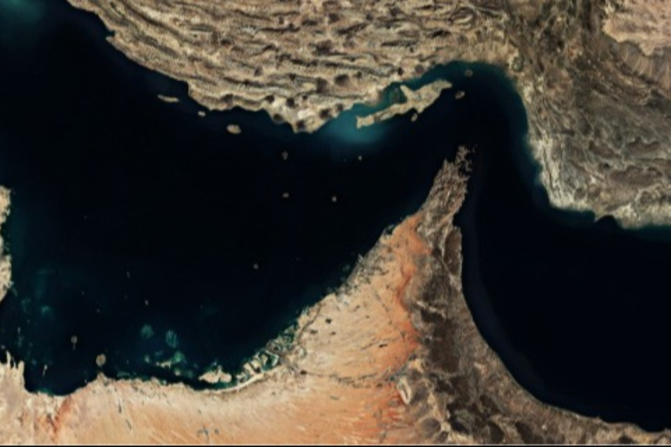 L'Iran annuncia la chiusura totale di Hormuz «fino a nuovo ordine»