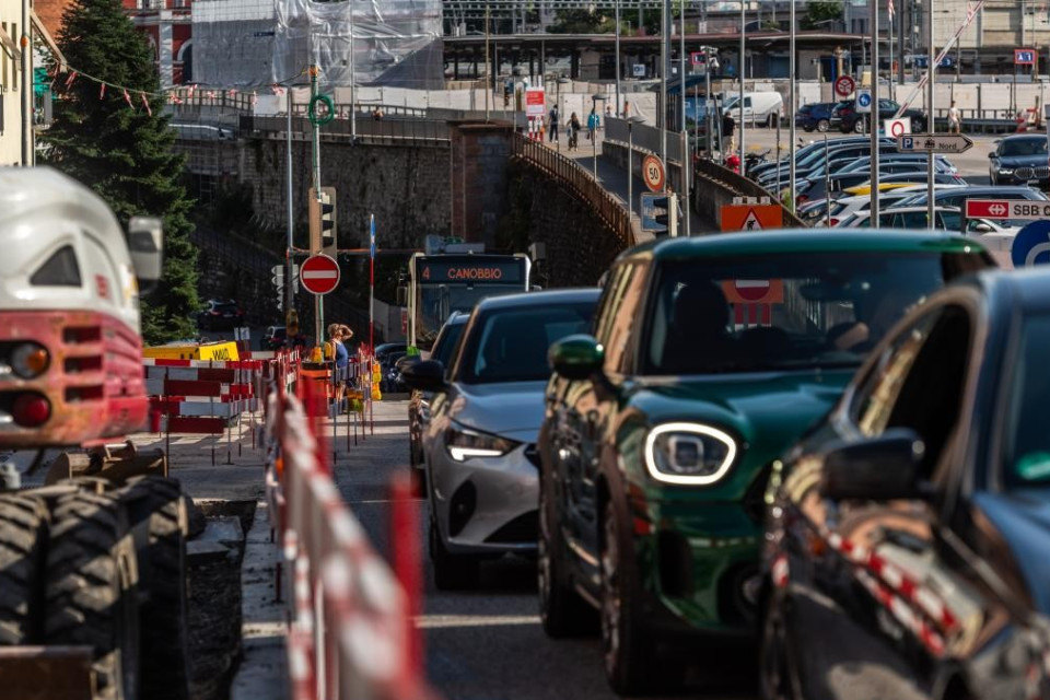 Il senso unico in salita su via San Gottardo sarà mantenuto fino al 30 agosto