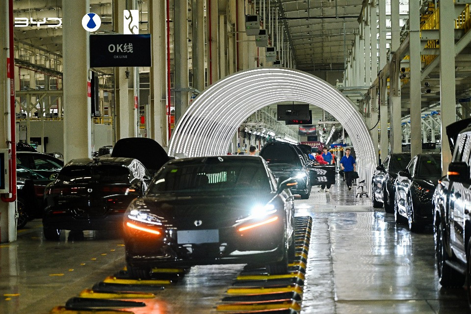 Le auto del domani sono già realtà: viaggio in Cina, dove i microprocessori sono più importanti dei cavalli
