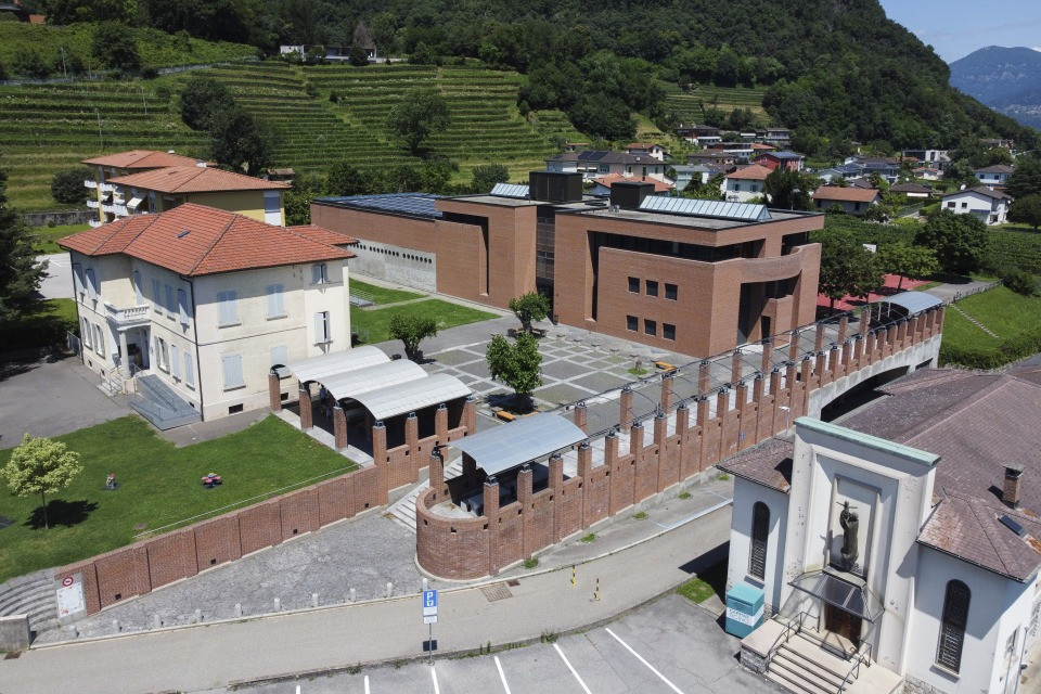 Evacuata la scuola, «docenti esemplari»