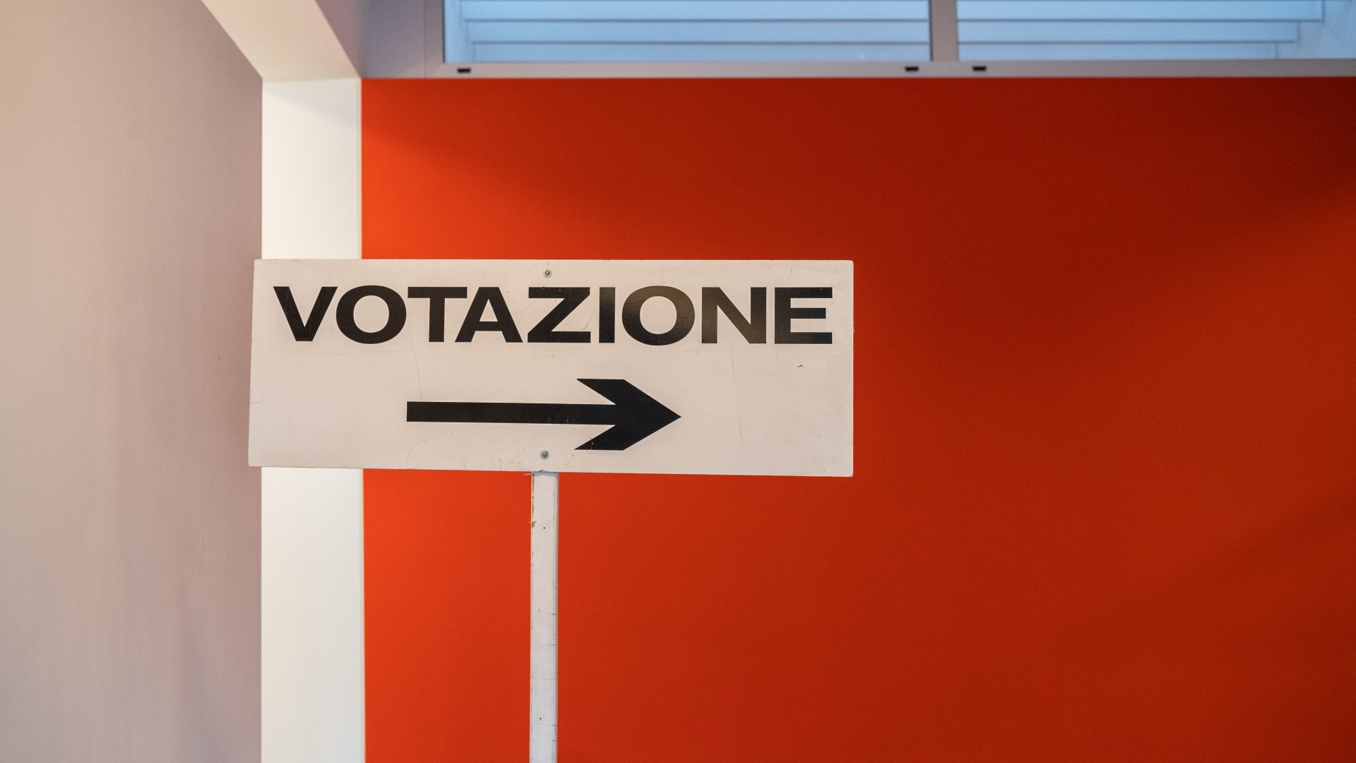 C'è tempo fino a mezzogiorno per votare