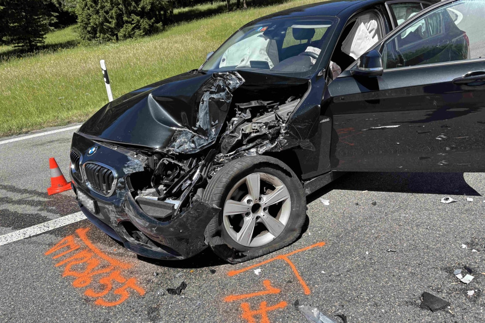 Scontro tra tre veicoli a Mesocco, ferita una 87enne