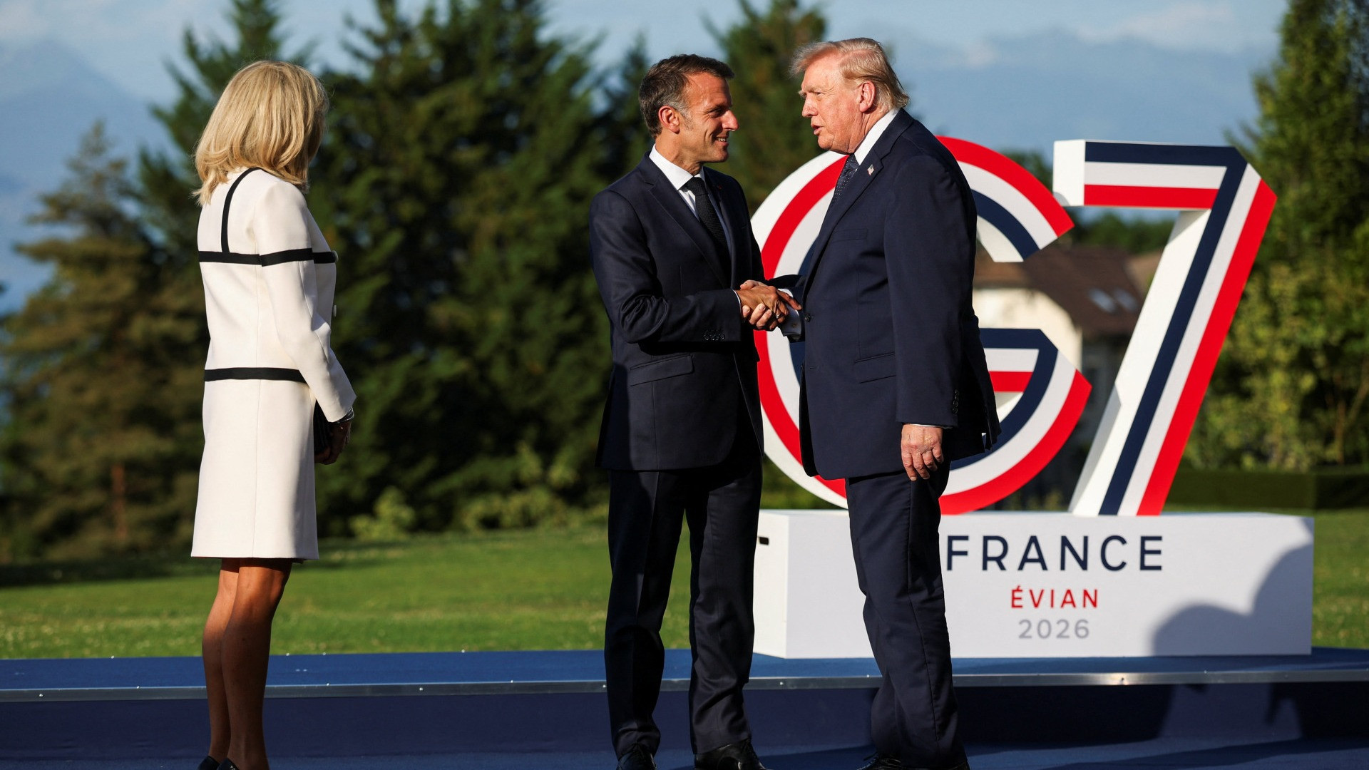 Trump: «Hormuz riaprirà dopo la firma dell'accordo di venerdì con l'Iran»