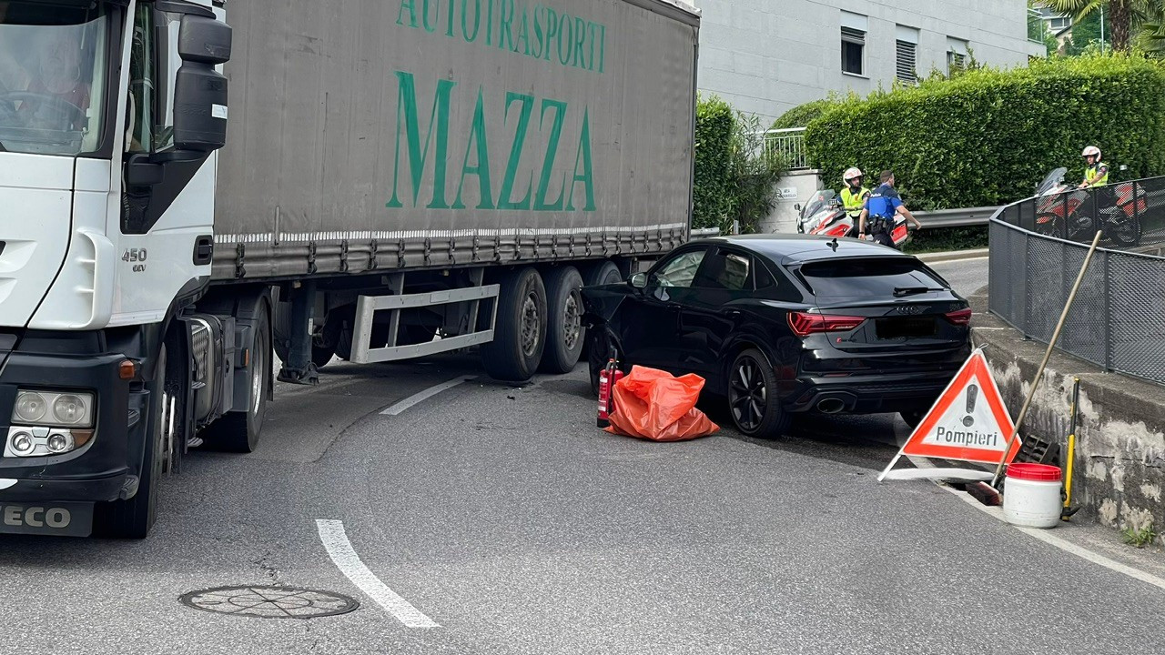 Scontro tra un'auto e un camion a Pregassona