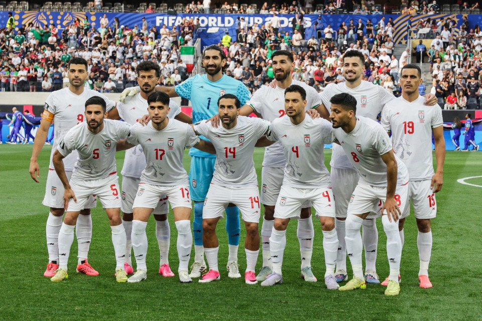 Fischi all'inno nazionale dell'Iran dalle tribune