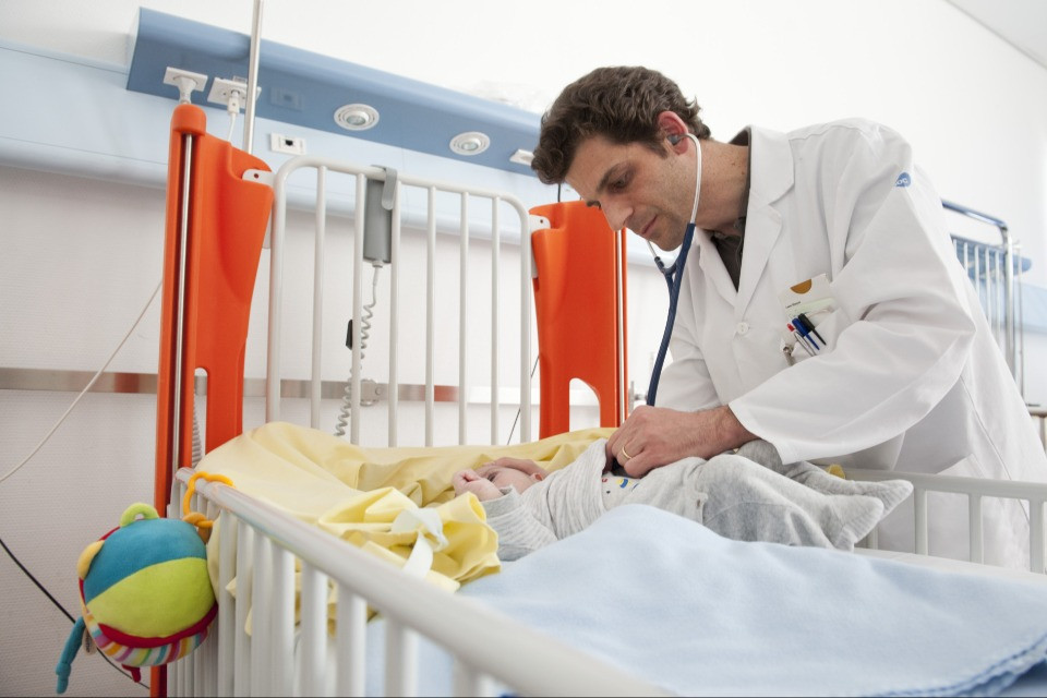 Mio figlio cresce bene? Le nuove curve svizzere aiuteranno medici e genitori a capirlo