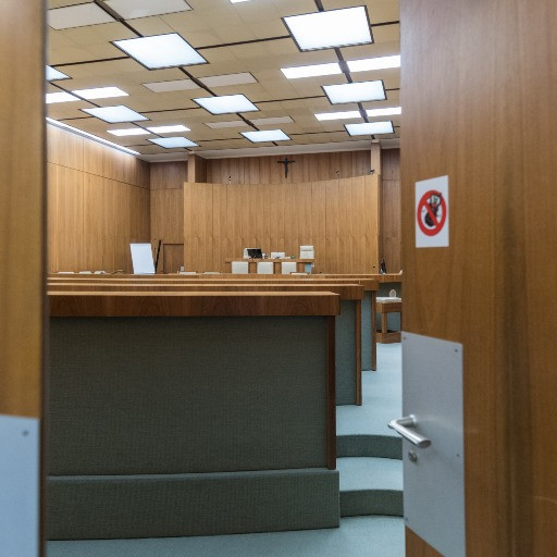 Non ci fu violenza carnale, ma minacce e botte sì