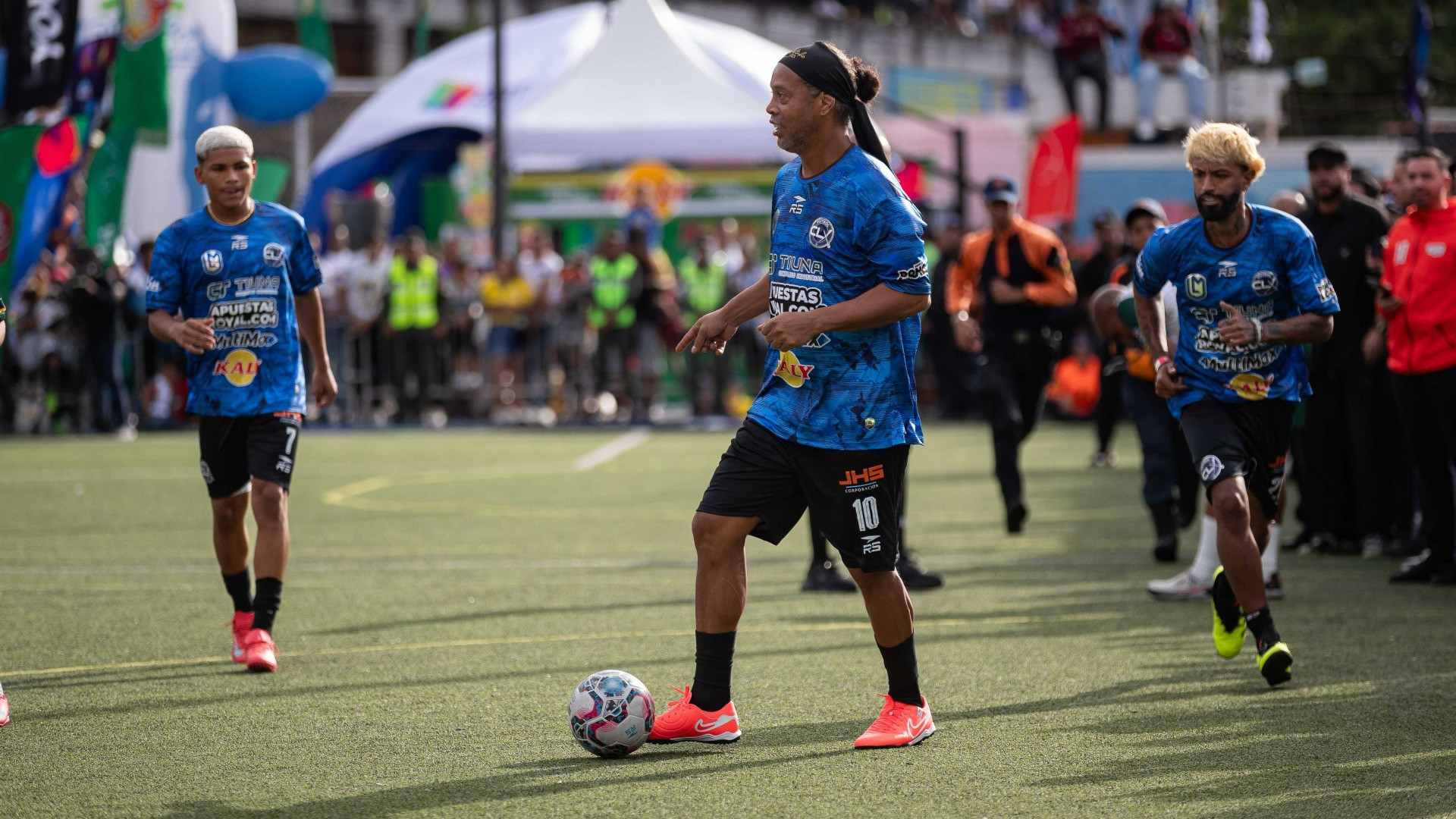 Clamoroso: Ronaldinho firma con il Ravenna a 46 anni suonati