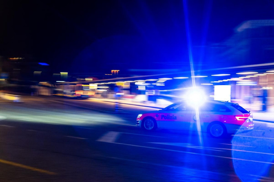 Scoppia una lite tra due uomini e spunta un’arma da taglio, un ferito