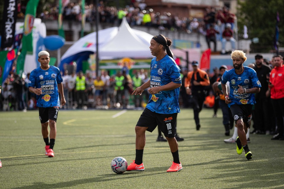 Clamoroso: Ronaldinho firma con il Ravenna a 46 anni suonati