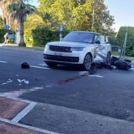 Schianto mortale nella notte in Versilia, fugge il conducente di un SUV con targhe ticinesi