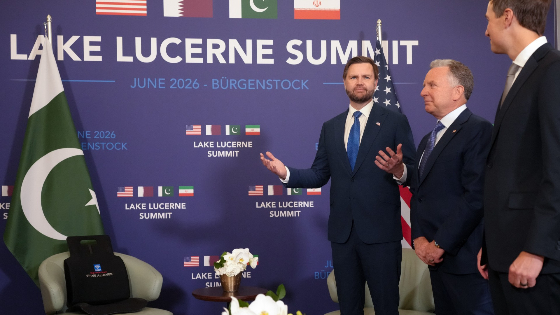 Mentre JD Vance parla di «progressi» al Bürgenstock, Trump minaccia l'Iran