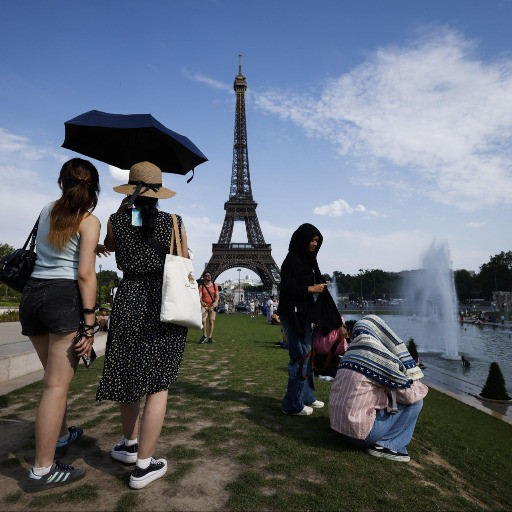Allerta rossa per caldo intenso, la Francia vieta il consumo di alcol