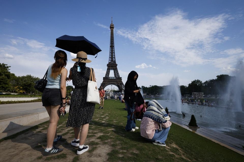 Allerta rossa per caldo intenso, la Francia vieta il consumo di alcol