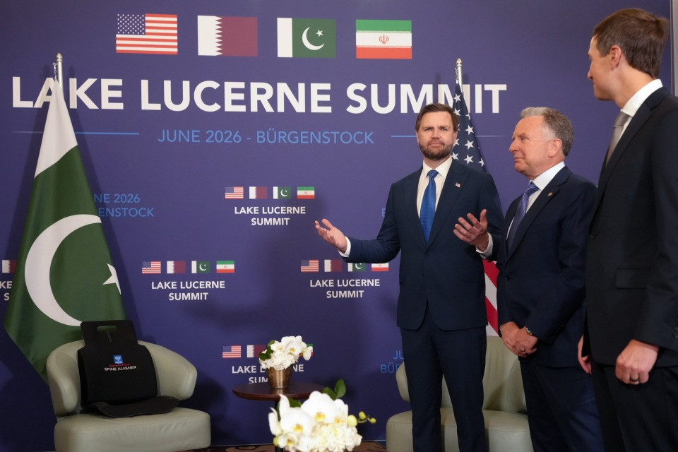 Mentre JD Vance parla di «progressi» al Bürgenstock, Trump minaccia l'Iran