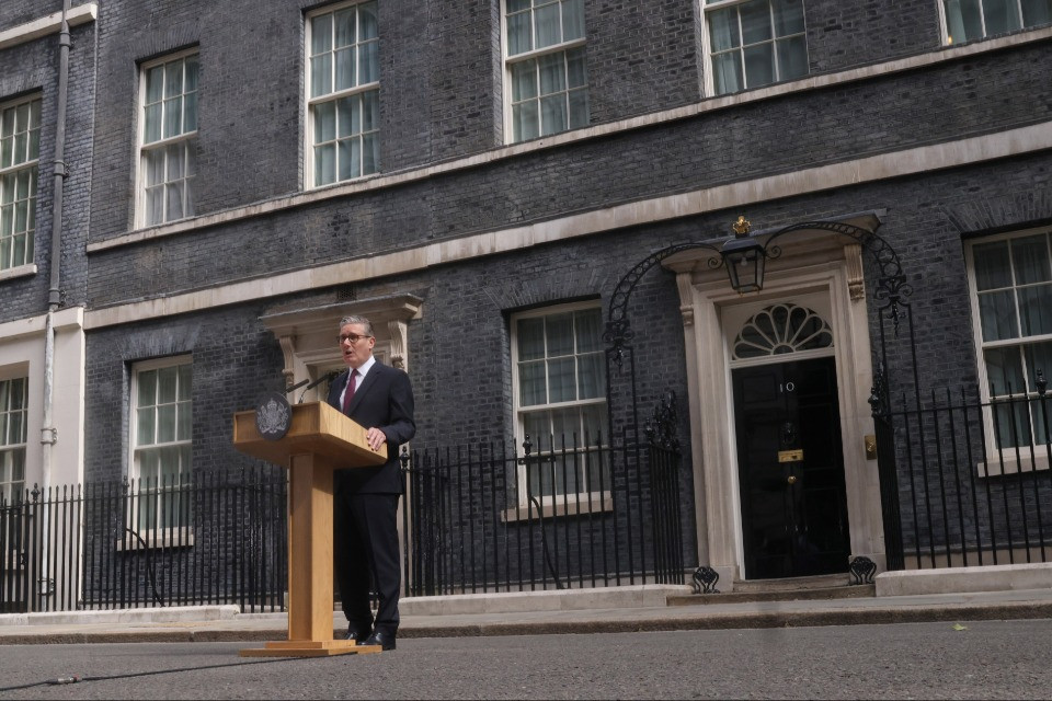 «L'addio del premier britannico Keir Starmer è figlio della crisi di consensi del Partito Laburista»