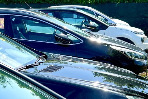Caldo e auto roventi: ecco come proteggersi