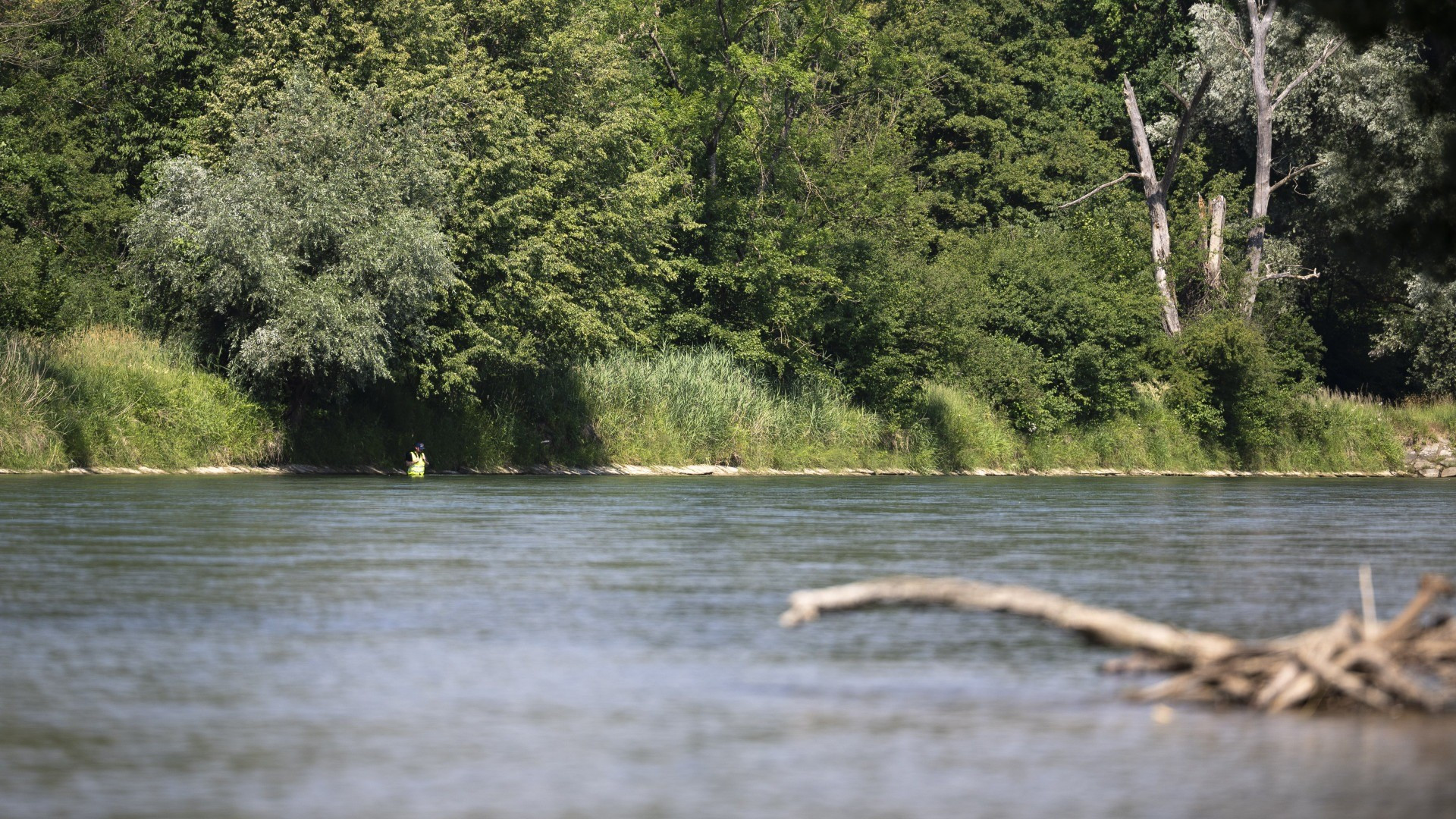 La speranza è finita: trovato morto il bimbo finito nel fiume Reuss