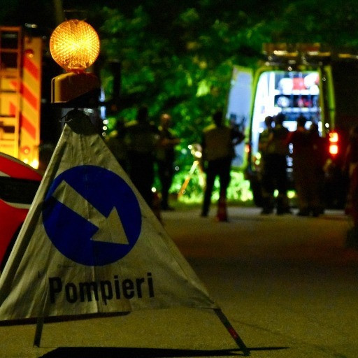 Esce di strada con l’auto, morto un 18.enne