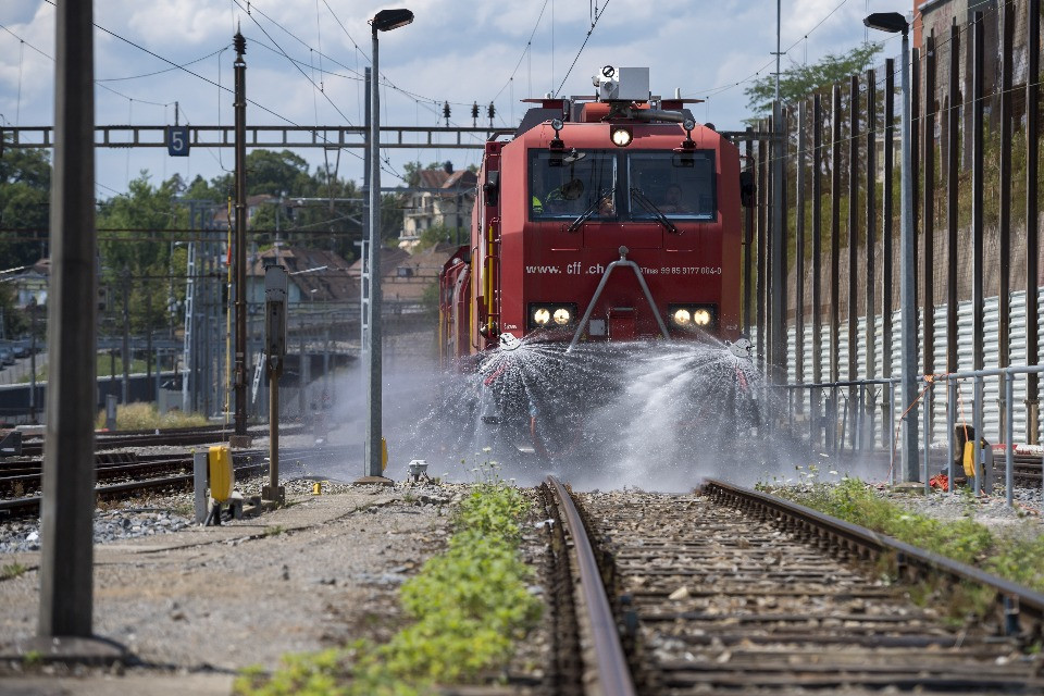 Quando il caldo fa soffrire anche i binari, ma il Ticino per ora è fuori pericolo