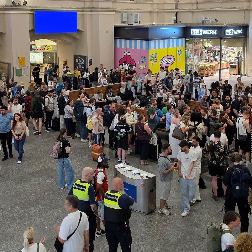 Paralisi dei treni in Germania: «È crollato il sistema di comunicazione»